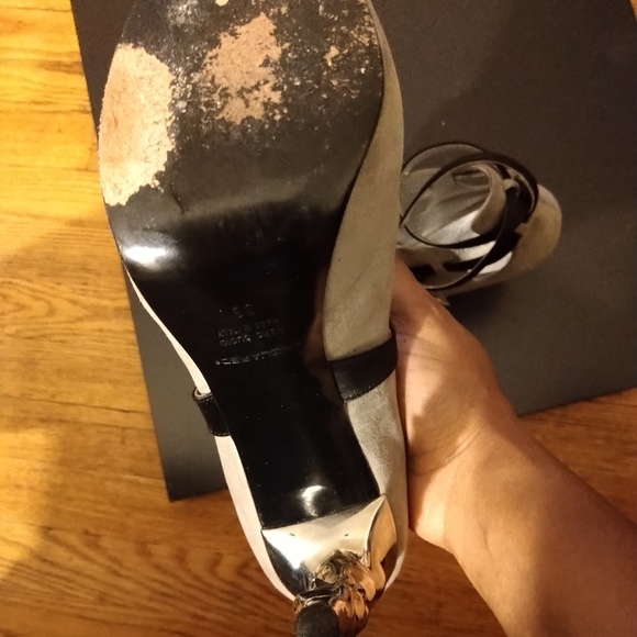 Grey Suede bootie. - Picture 2 of 6